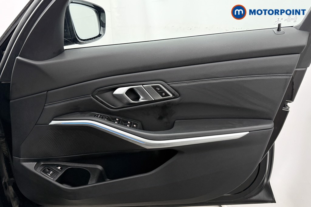 BMW 3 Series Sport Pro Automatic Petrol Plug-In Hybrid Estate - Stock Number (1626713) - 15th supplementary image