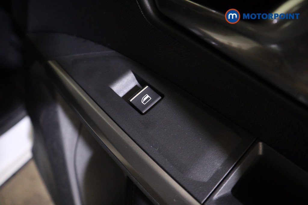 Peugeot 3008 GT Automatic Petrol SUV - Stock Number (1628960) - 22nd supplementary image