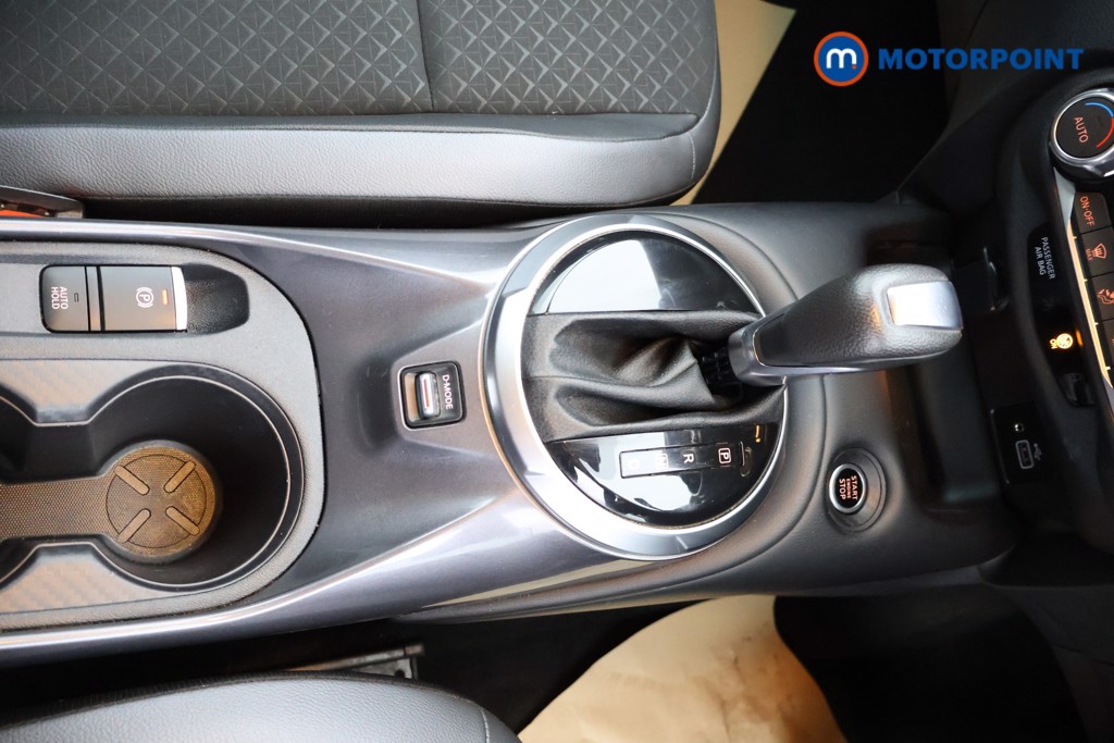 Nissan Juke N-Connecta Automatic Petrol SUV - Stock Number (1629355) - 6th supplementary image