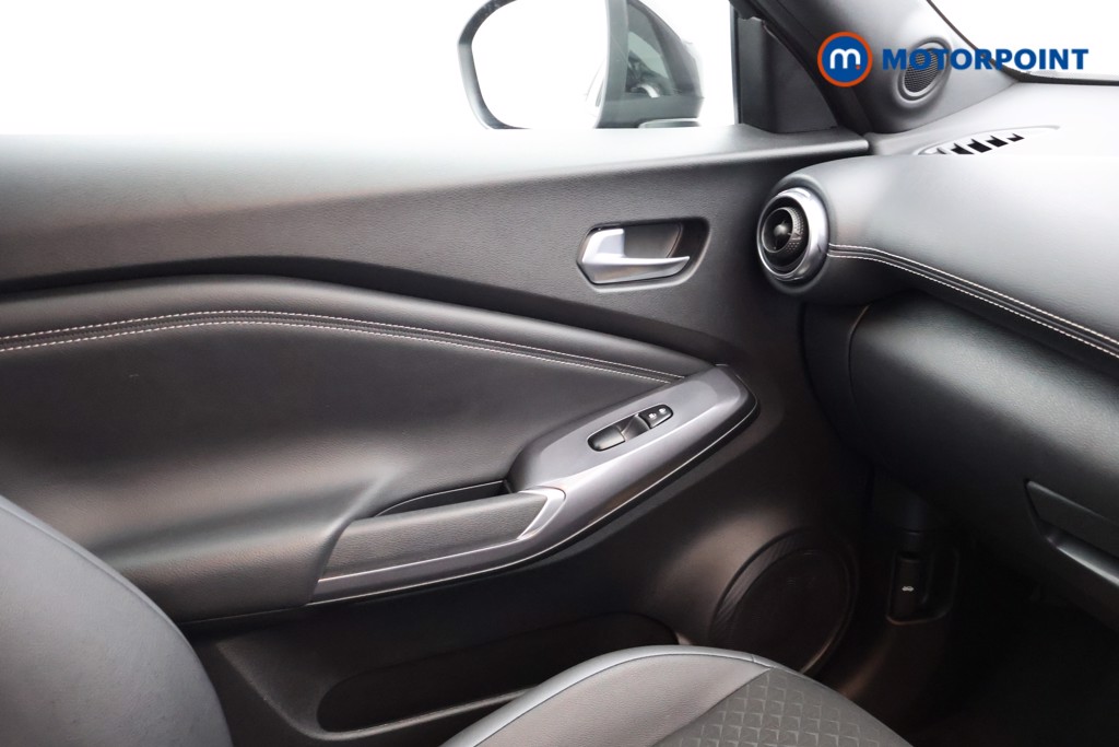 Nissan Juke N-Connecta Automatic Petrol SUV - Stock Number (1629355) - 8th supplementary image