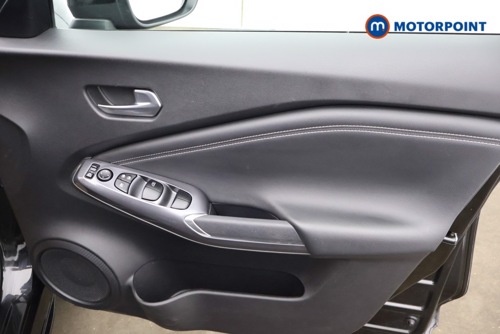 Nissan Juke N-Connecta Automatic Petrol SUV - Stock Number (1629355) - 9th supplementary image