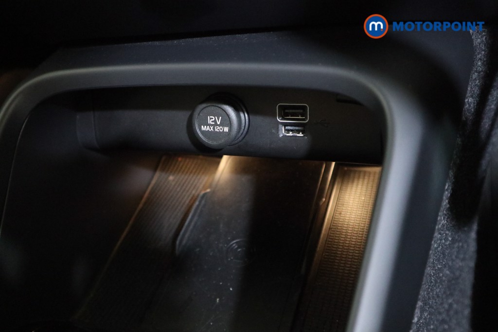 Volvo Xc40 R Design Pro Automatic Diesel SUV - Stock Number (1630451) - 9th supplementary image