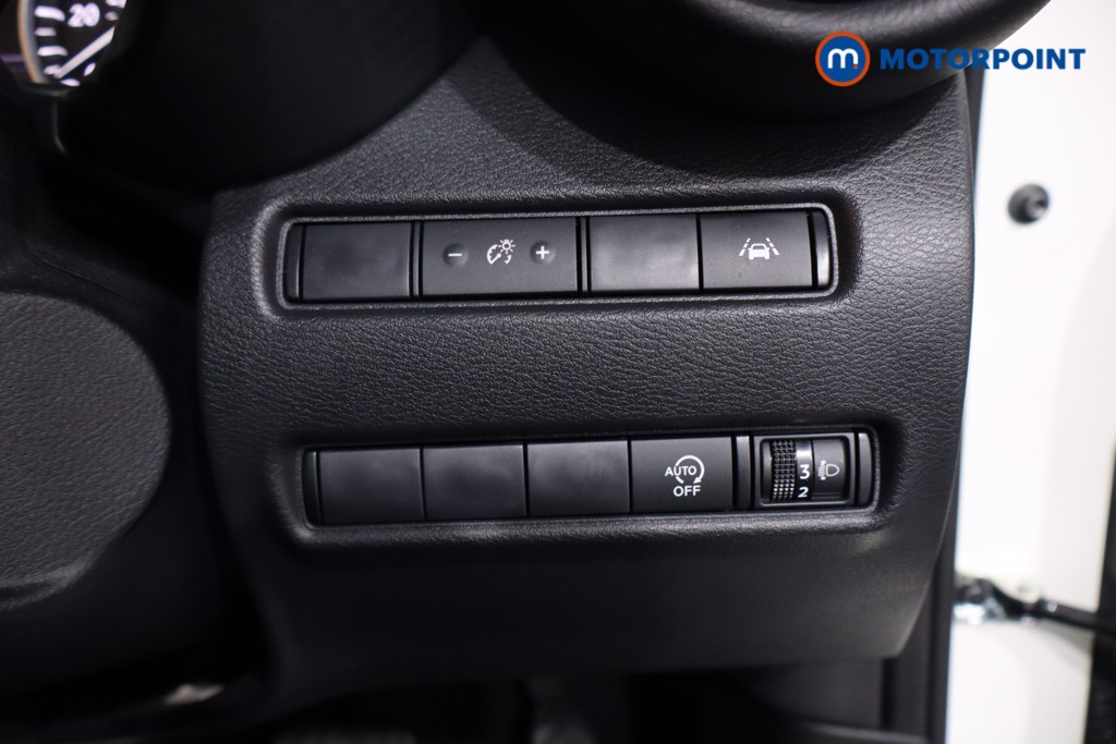 Nissan Juke N-Connecta Automatic Petrol SUV - Stock Number (1630463) - 17th supplementary image