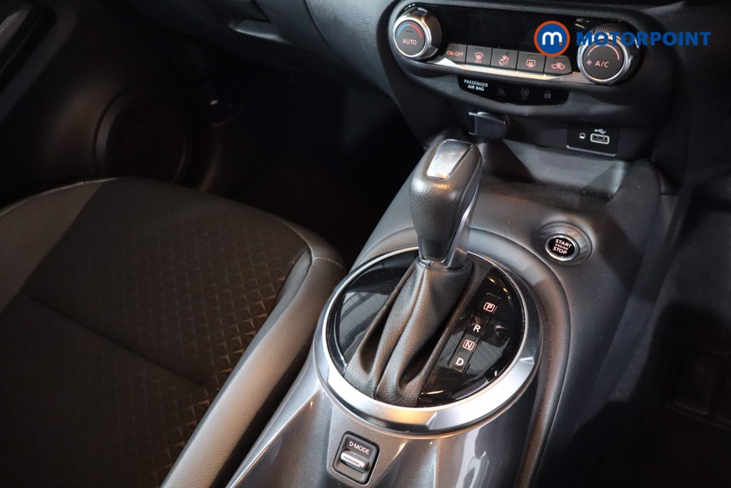 Nissan Juke N-Connecta Automatic Petrol SUV - Stock Number (1630463) - 20th supplementary image