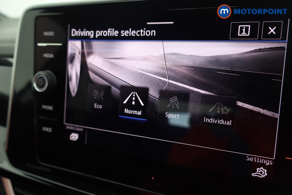 Volkswagen T-Roc R-Line Automatic Petrol SUV - Stock Number (1630659) - 25th supplementary image