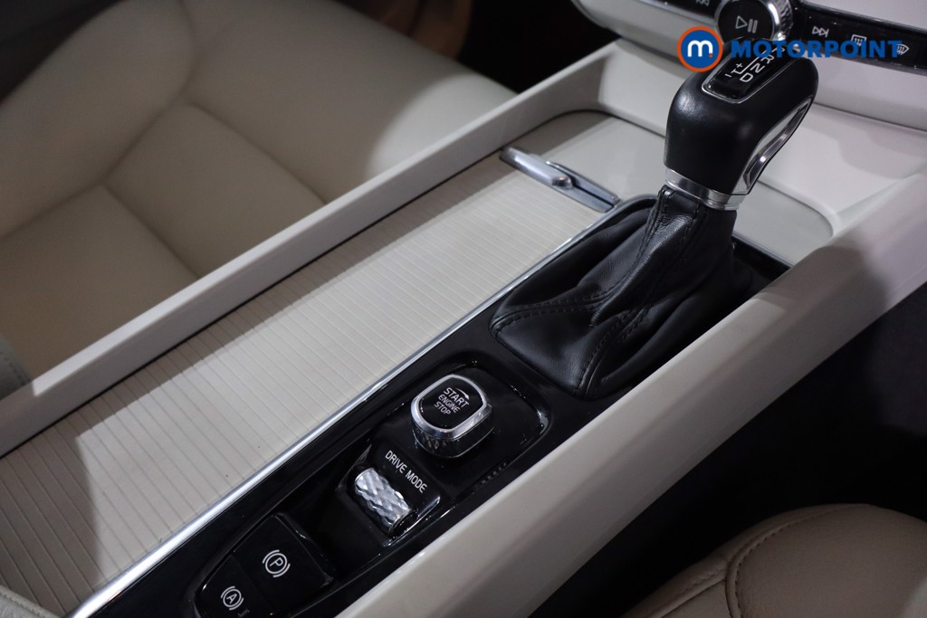 Volvo Xc60 Momentum Automatic Petrol SUV - Stock Number (1631036) - 19th supplementary image