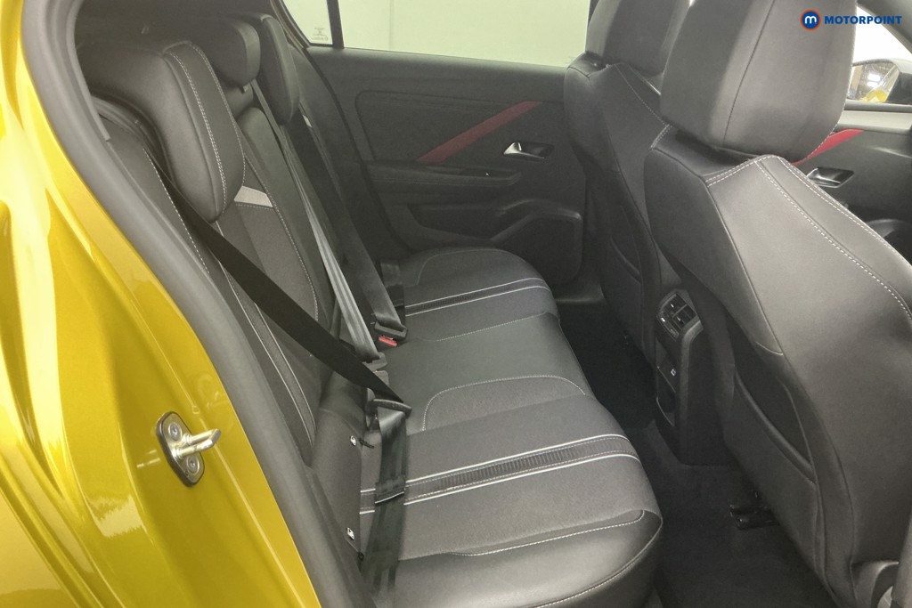 Vauxhall Astra Gs Line Manual Petrol Hatchback - Stock Number (1631321) - 4th supplementary image