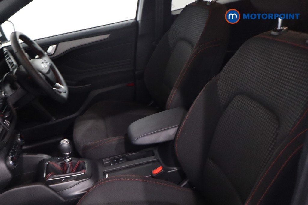 Ford Focus St-Line Style Manual Petrol Hatchback - Stock Number (1632279) - 4th supplementary image