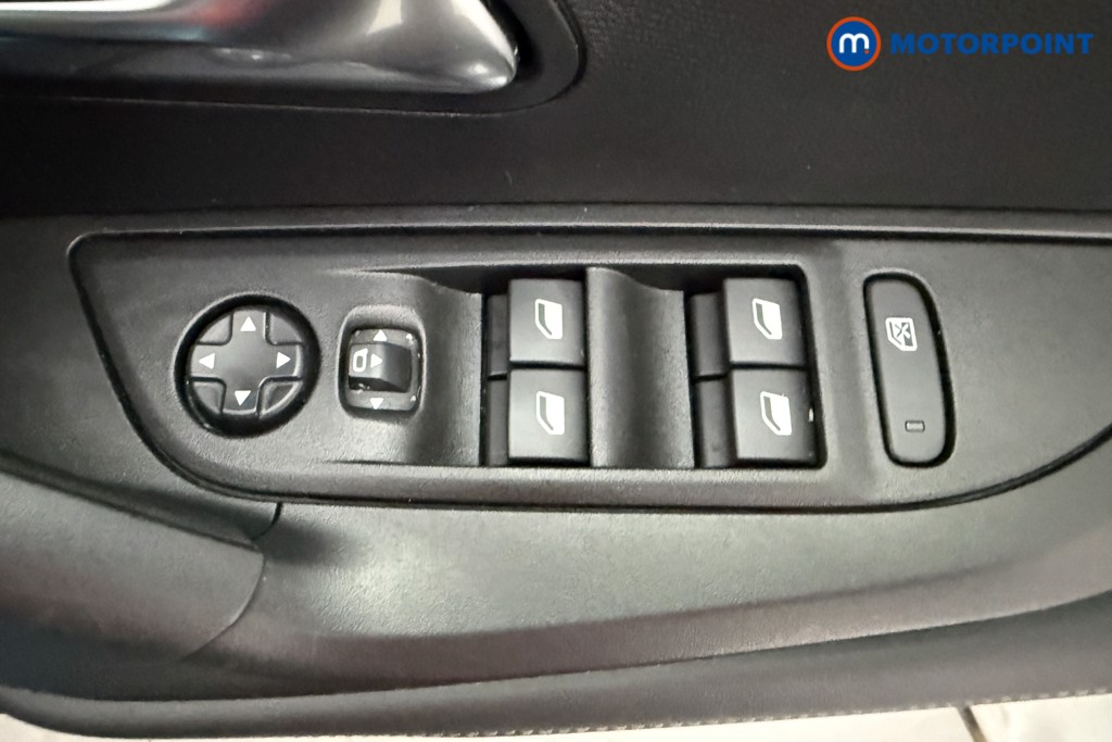Peugeot 2008 Allure Manual Petrol SUV - Stock Number (1626696) - 16th supplementary image