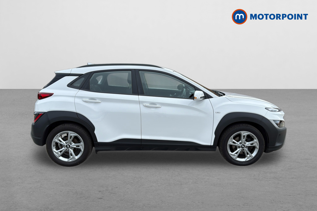 Hyundai Kona Se Connect Manual Petrol SUV - Stock Number (1627522) - Drivers side