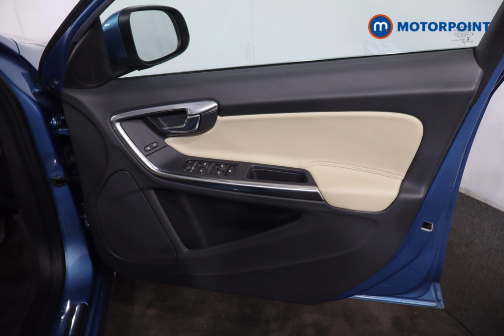 Volvo V60 Se Lux Nav Manual Petrol Estate - Stock Number (1628801) - 25th supplementary image