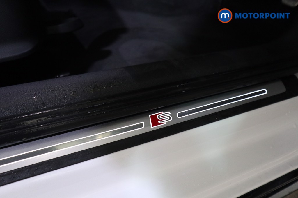 Audi A4 Black Edition Automatic Petrol Estate - Stock Number (1628952) - 18th supplementary image