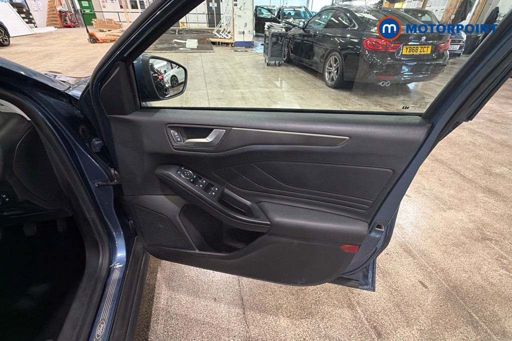 Ford Focus Titanium X Manual Petrol Hatchback - Stock Number (1629173) - 19th supplementary image