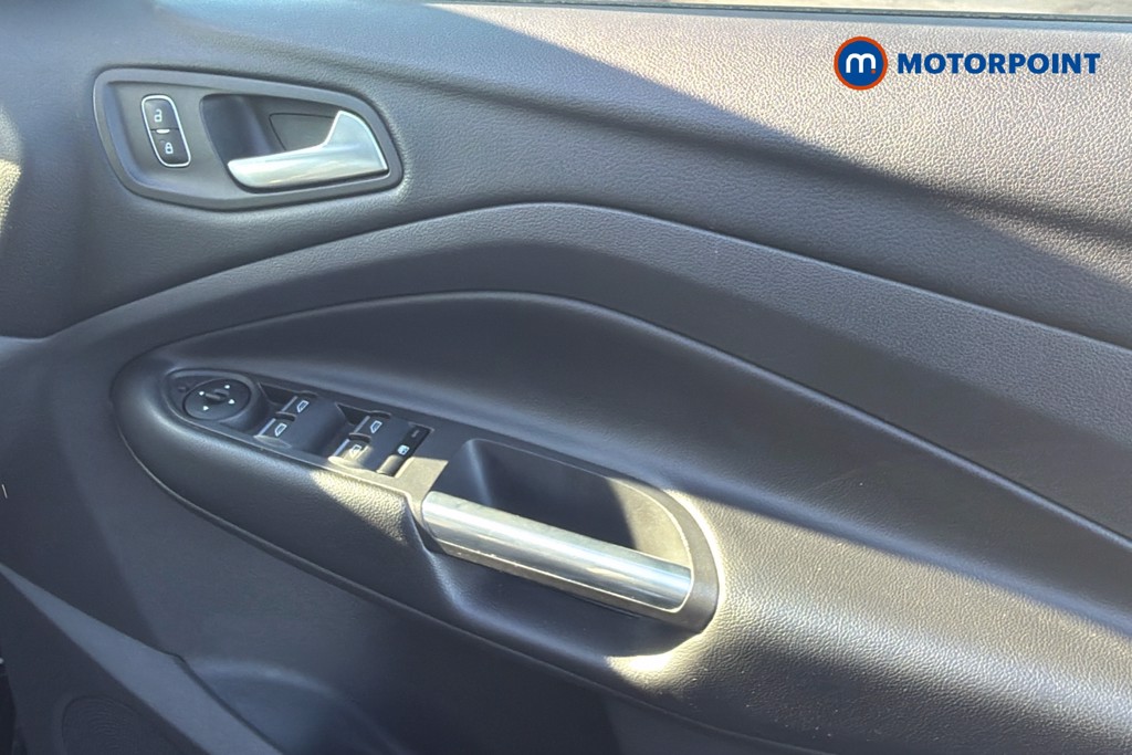 Ford Kuga St-Line Edition Manual Petrol SUV - Stock Number (1629500) - 19th supplementary image