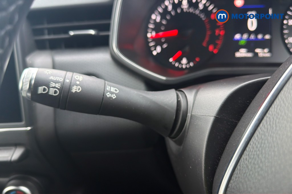 Renault Clio Iconic Manual Petrol Hatchback - Stock Number (1630298) - 6th supplementary image