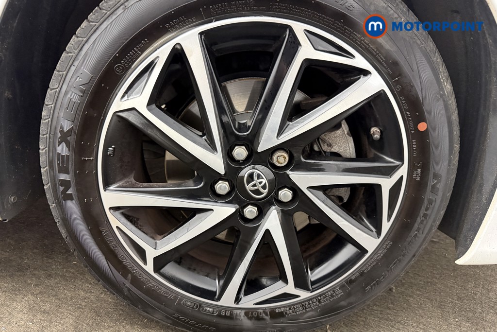 Toyota Yaris Design Automatic Petrol-Electric Hybrid Hatchback - Stock Number (1630953) - 4th supplementary image