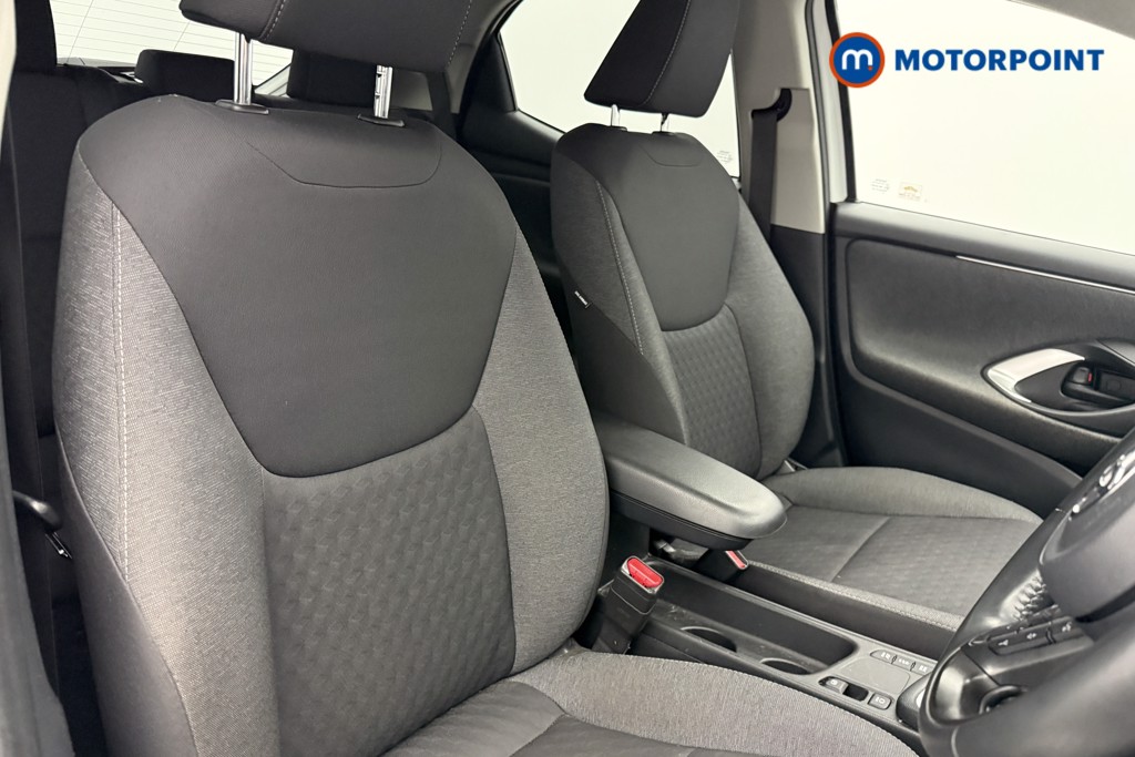 Toyota Yaris Design Automatic Petrol-Electric Hybrid Hatchback - Stock Number (1630953) - 6th supplementary image