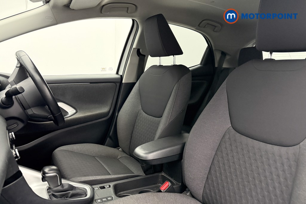 Toyota Yaris Design Automatic Petrol-Electric Hybrid Hatchback - Stock Number (1630953) - 7th supplementary image