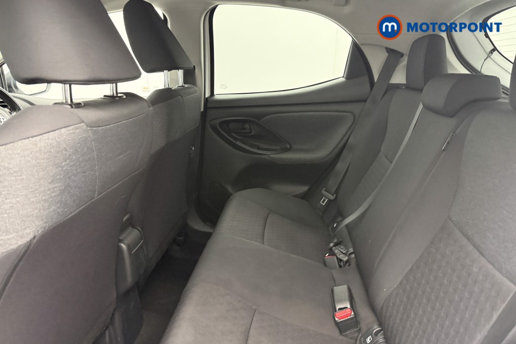 Toyota Yaris Design Automatic Petrol-Electric Hybrid Hatchback - Stock Number (1630953) - 9th supplementary image