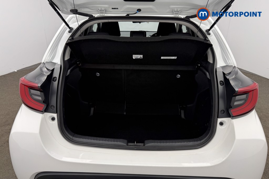 Toyota Yaris Design Automatic Petrol-Electric Hybrid Hatchback - Stock Number (1630953) - 12th supplementary image