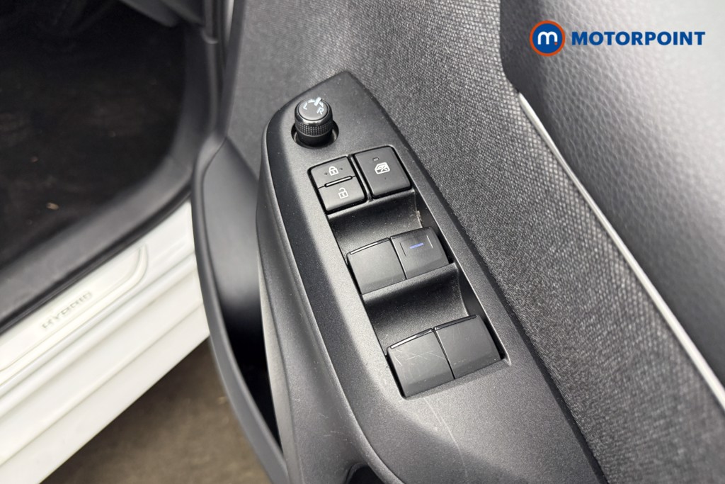 Toyota Yaris Design Automatic Petrol-Electric Hybrid Hatchback - Stock Number (1630953) - 20th supplementary image