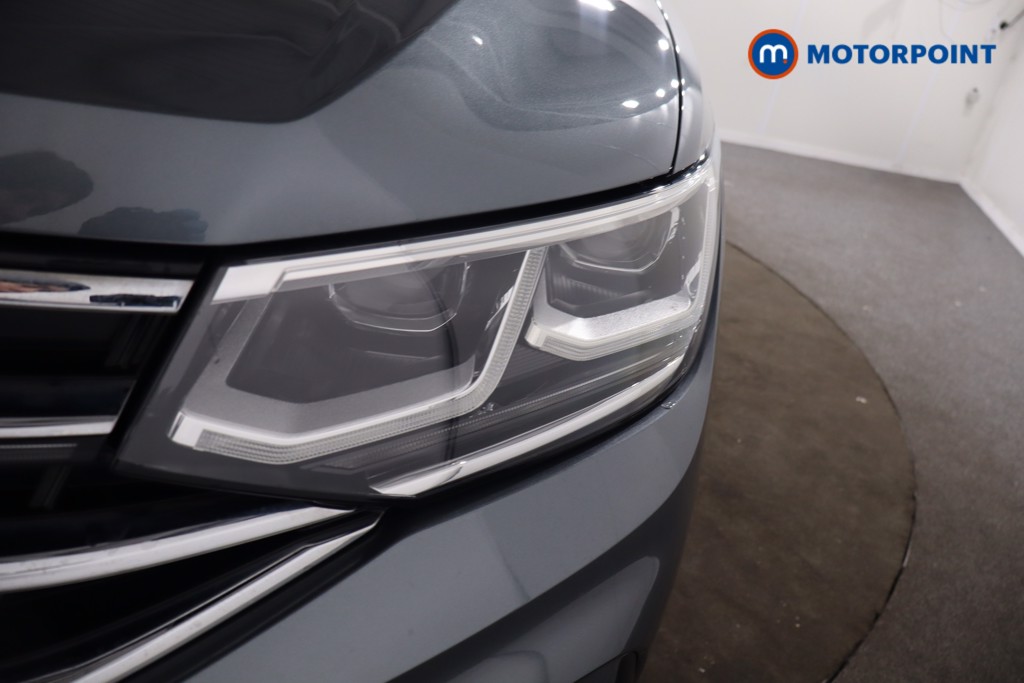 Volkswagen Tiguan Allspace Elegance Automatic Petrol SUV - Stock Number (1631347) - 32nd supplementary image