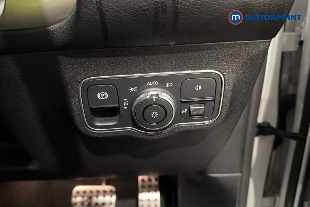 Mercedes-Benz GLB Amg Line Automatic Petrol SUV - Stock Number (1632522) - 18th supplementary image