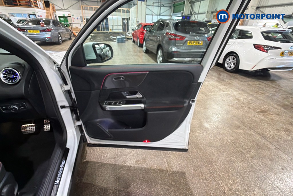 Mercedes-Benz GLB Amg Line Automatic Petrol SUV - Stock Number (1632522) - 19th supplementary image