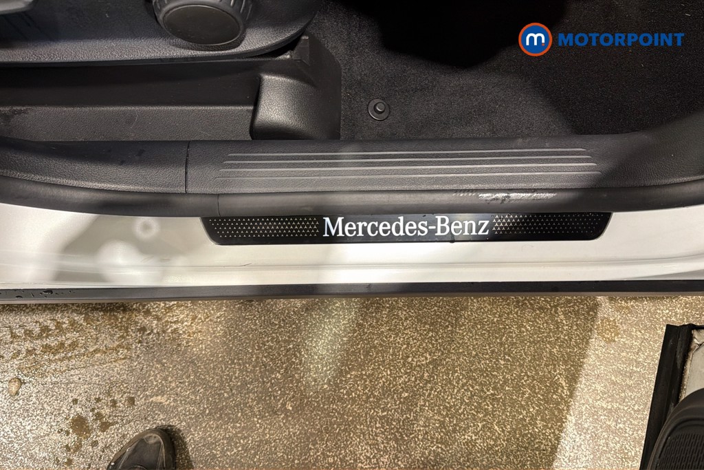Mercedes-Benz GLB Amg Line Automatic Petrol SUV - Stock Number (1632522) - 26th supplementary image