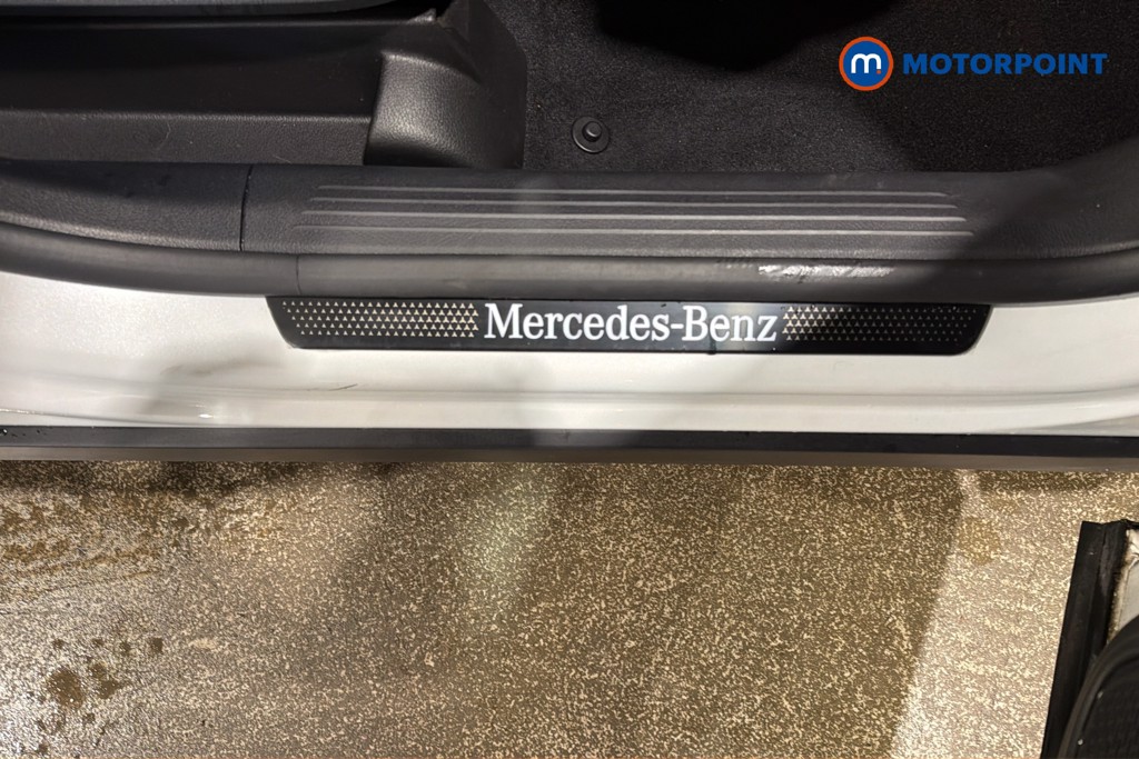 Mercedes-Benz GLB Amg Line Automatic Petrol SUV - Stock Number (1632522) - 27th supplementary image