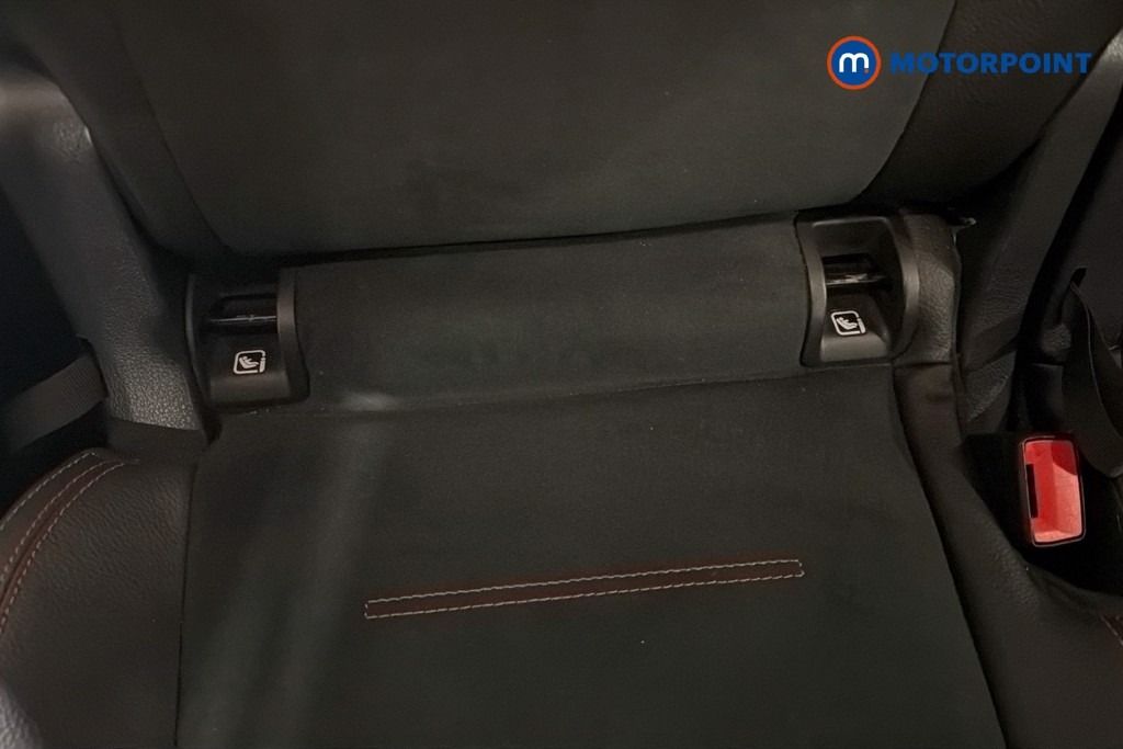 Mercedes-Benz GLB Amg Line Automatic Petrol SUV - Stock Number (1632522) - 29th supplementary image