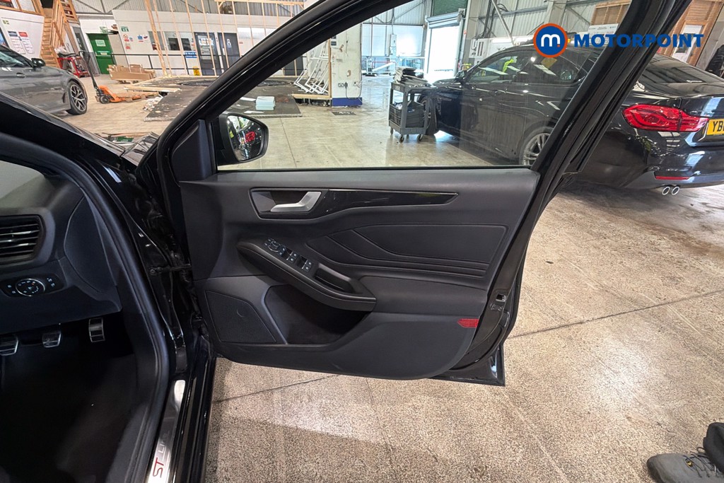 Ford Focus St-Line Manual Petrol Hatchback - Stock Number (1633019) - 19th supplementary image