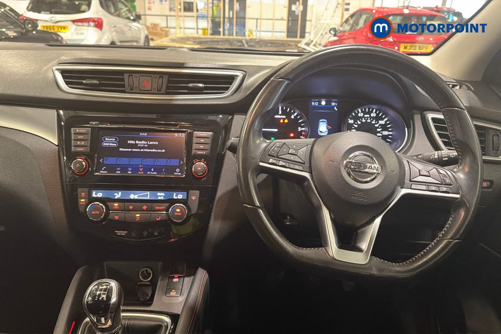 Nissan Qashqai N-Motion Manual Diesel SUV - Stock Number (1624650) - 2nd supplementary image