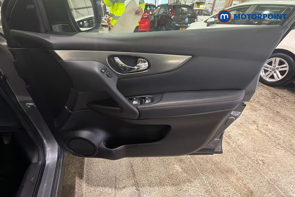 Nissan Qashqai N-Motion Manual Diesel SUV - Stock Number (1624650) - 19th supplementary image