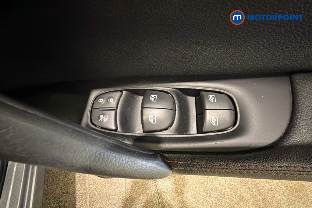 Nissan Qashqai N-Motion Manual Diesel SUV - Stock Number (1624650) - 20th supplementary image