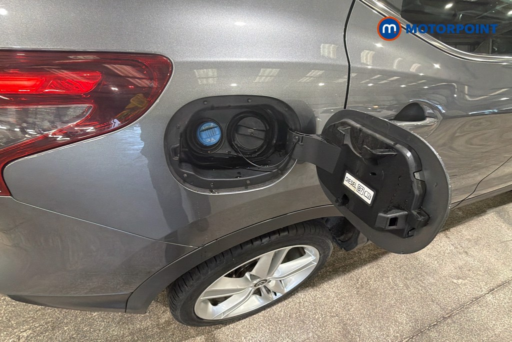 Nissan Qashqai N-Motion Manual Diesel SUV - Stock Number (1624650) - 41st supplementary image