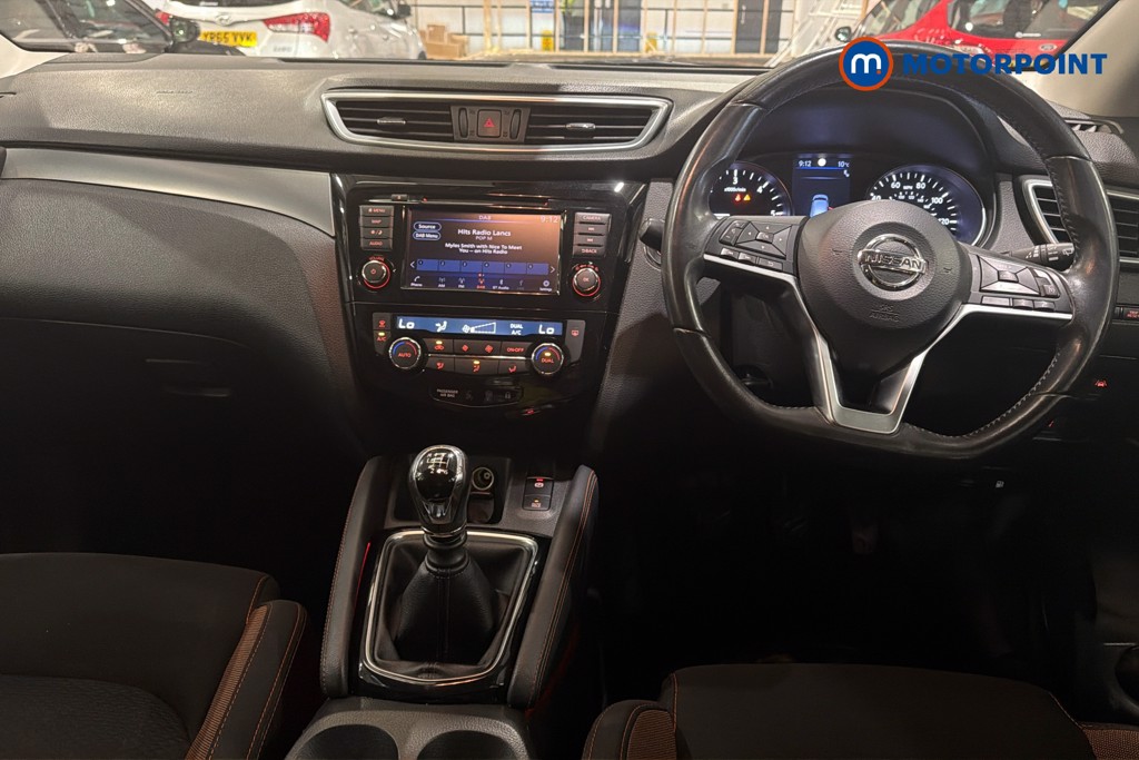 Nissan Qashqai N-Motion Manual Diesel SUV - Stock Number (1624650) - 1st supplementary image