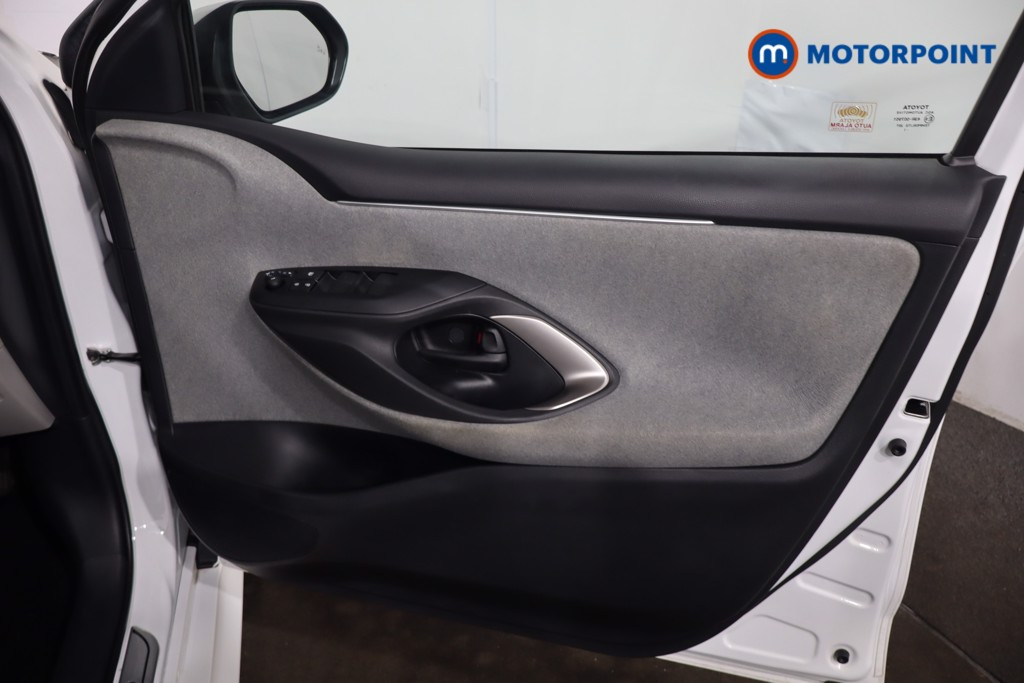 Toyota Yaris Excel Automatic Petrol-Electric Hybrid Hatchback - Stock Number (1632713) - 25th supplementary image