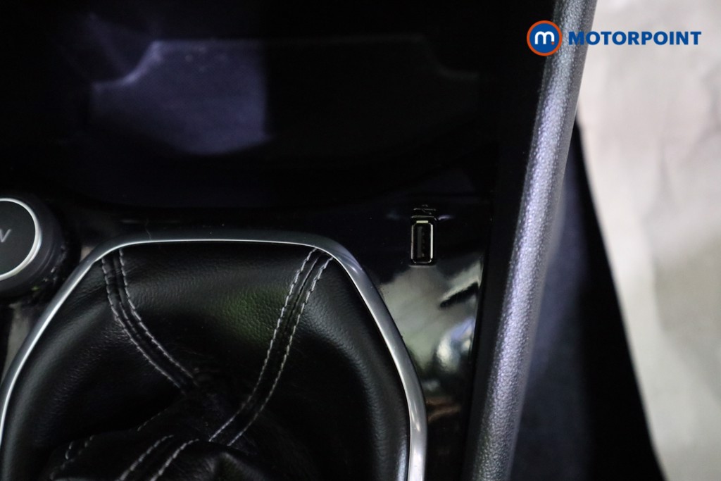 Ford Fiesta Zetec Manual Petrol Hatchback - Stock Number (1617360) - 9th supplementary image