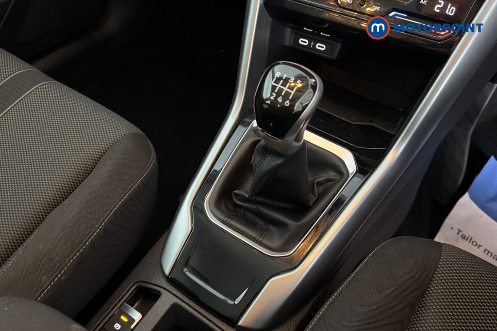 Volkswagen T-Roc Life Manual Petrol SUV - Stock Number (1621515) - 15th supplementary image