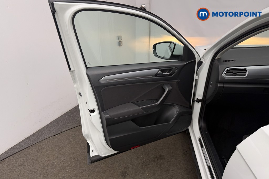 Volkswagen T-Roc Active Manual Petrol SUV - Stock Number (1627269) - 3rd supplementary image