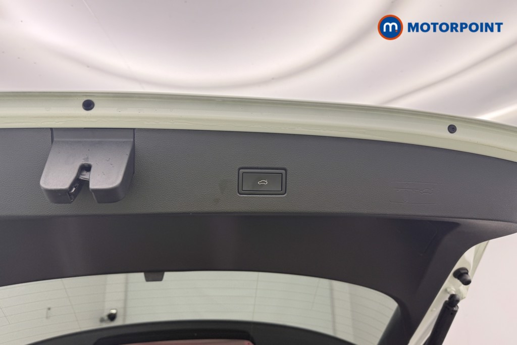 Volkswagen T-Roc Active Manual Petrol SUV - Stock Number (1627269) - 13th supplementary image