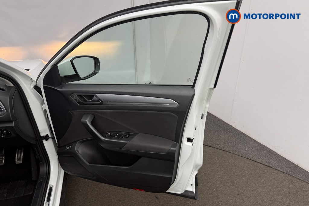 Volkswagen T-Roc Active Manual Petrol SUV - Stock Number (1627269) - 18th supplementary image