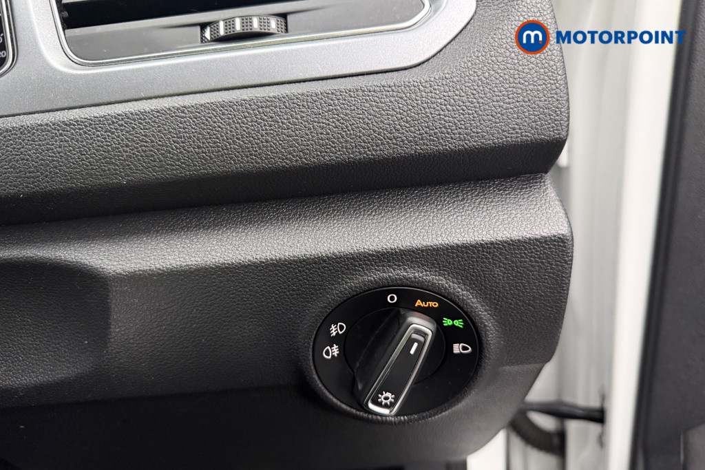 Volkswagen T-Roc Active Manual Petrol SUV - Stock Number (1627269) - 21st supplementary image