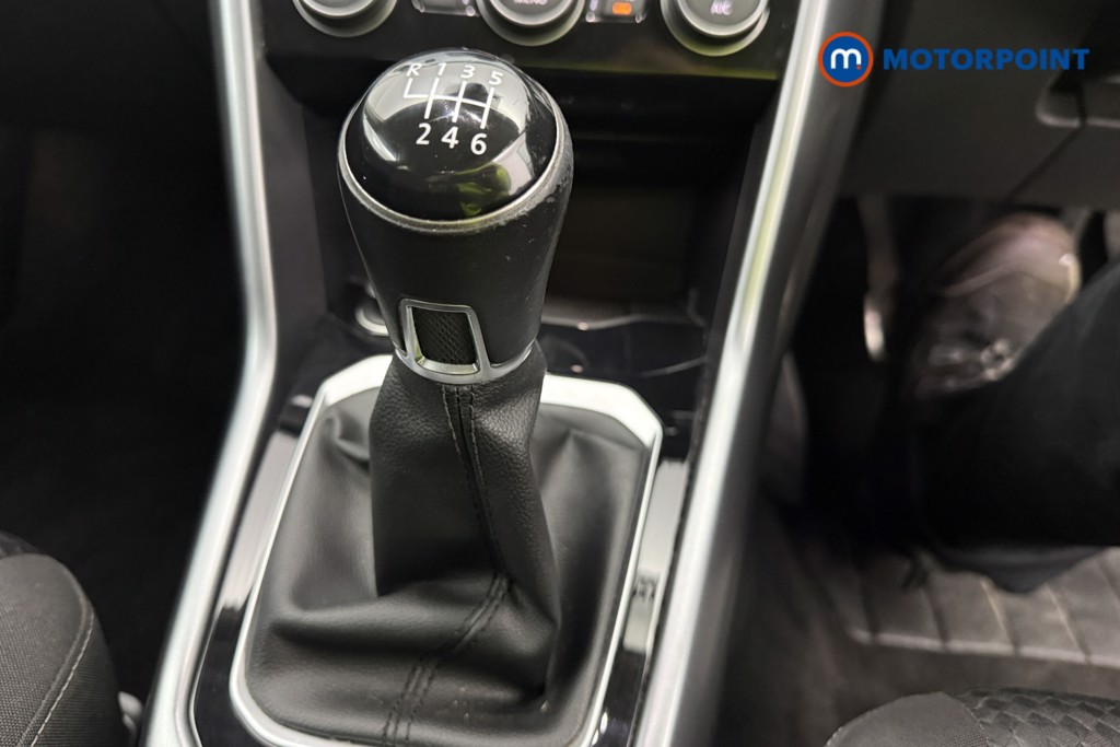 Volkswagen T-Roc Active Manual Petrol SUV - Stock Number (1627269) - 23rd supplementary image