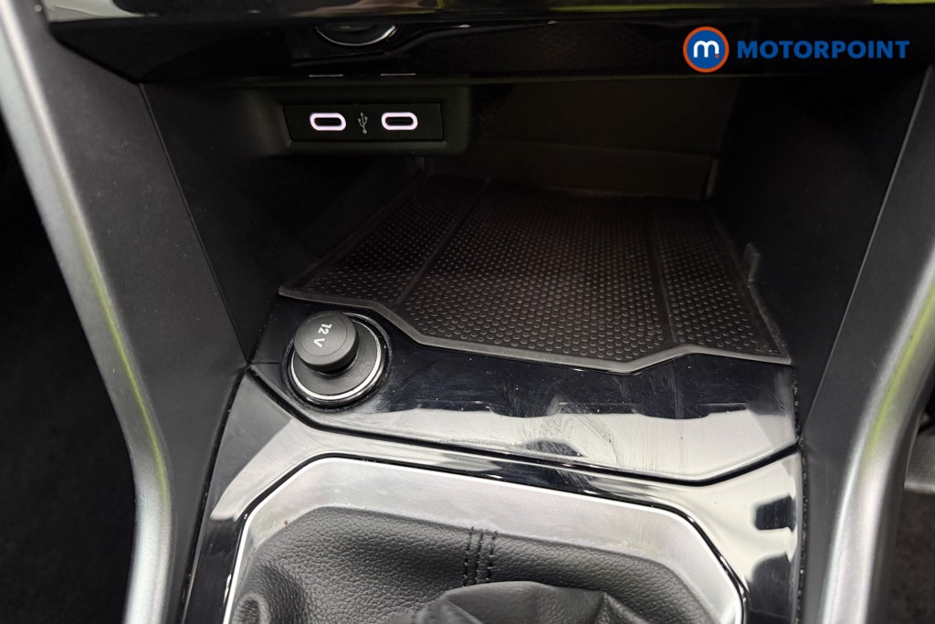 Volkswagen T-Roc Active Manual Petrol SUV - Stock Number (1627269) - 24th supplementary image