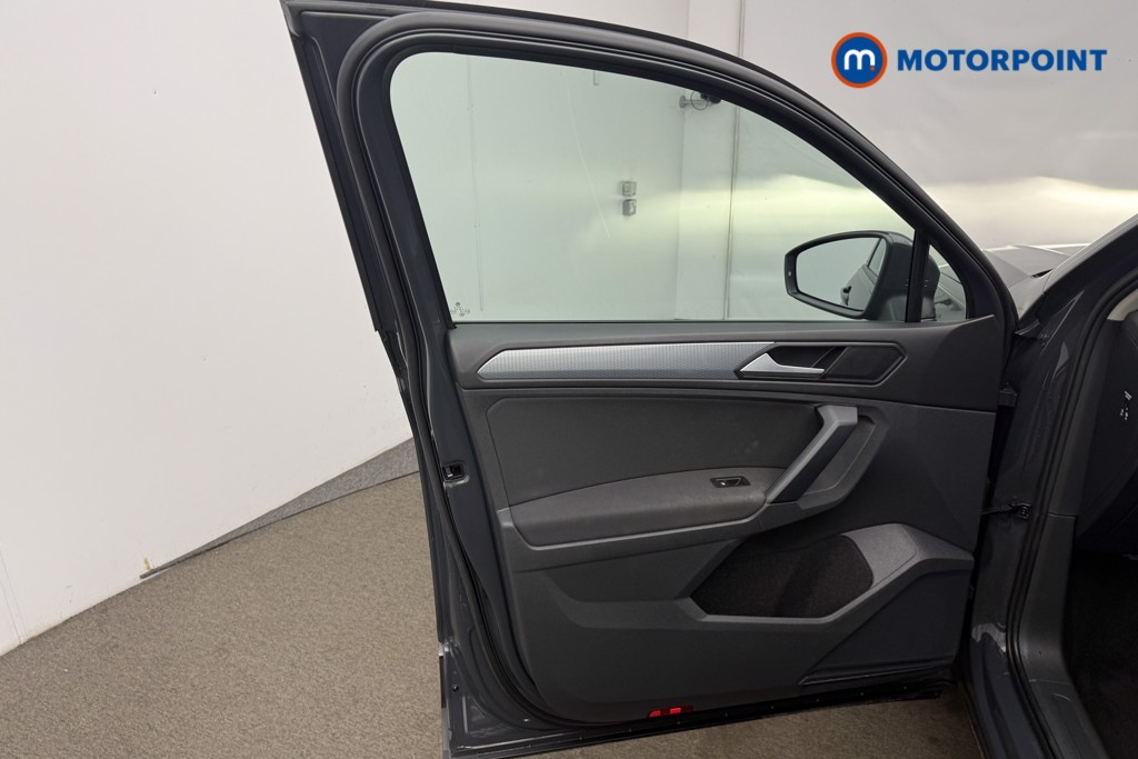 Volkswagen Tiguan Life Manual Petrol SUV - Stock Number (1627280) - 4th supplementary image
