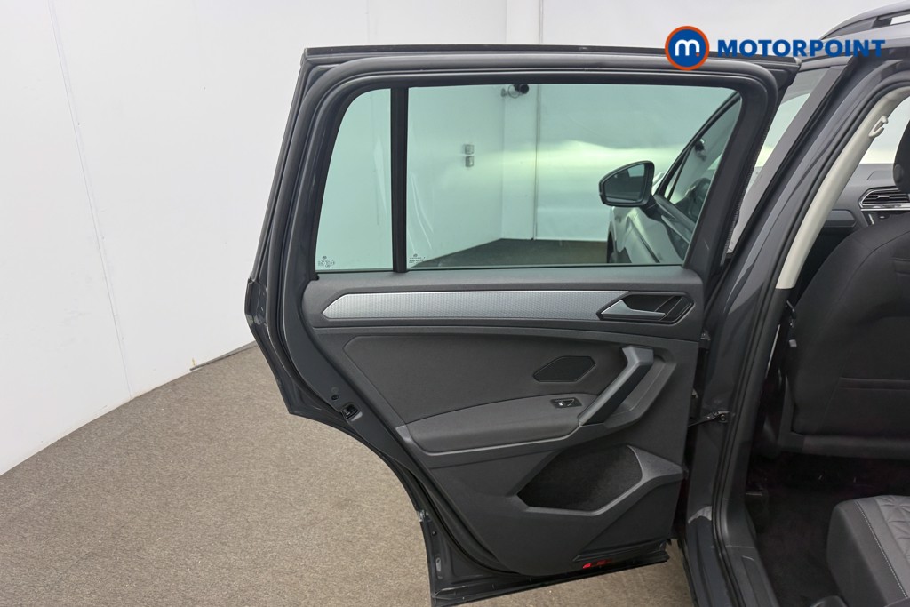 Volkswagen Tiguan Life Manual Petrol SUV - Stock Number (1627280) - 7th supplementary image