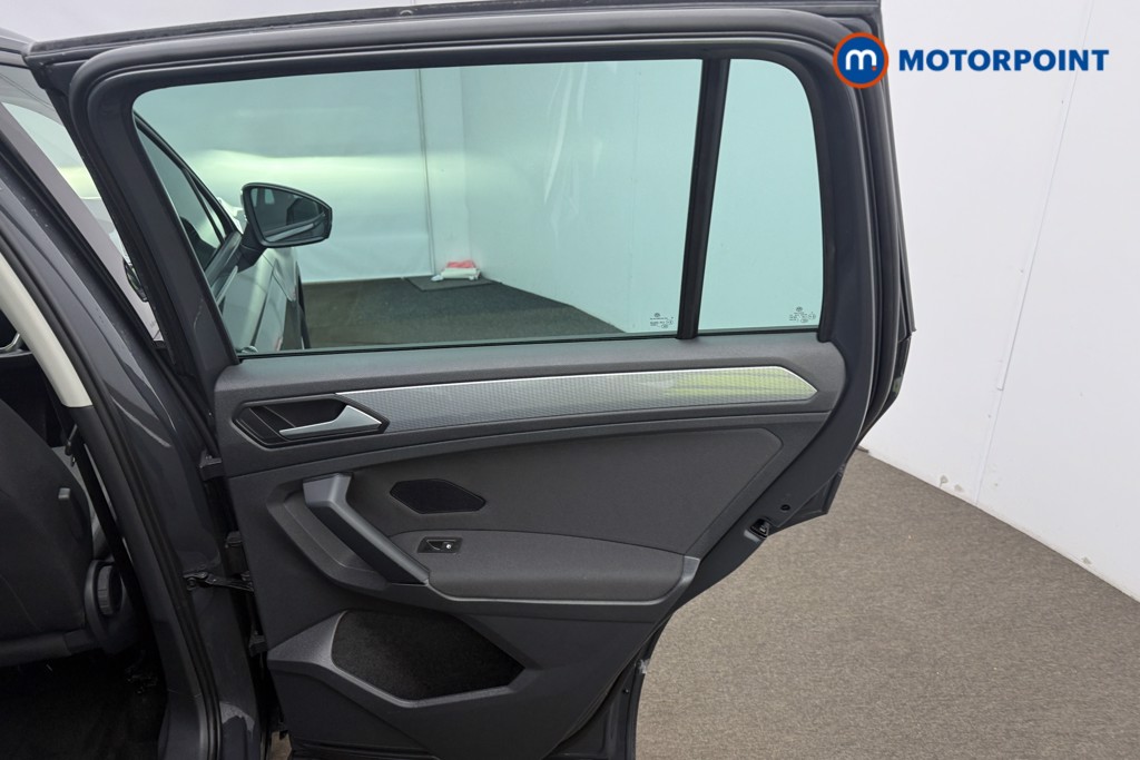 Volkswagen Tiguan Life Manual Petrol SUV - Stock Number (1627280) - 13th supplementary image