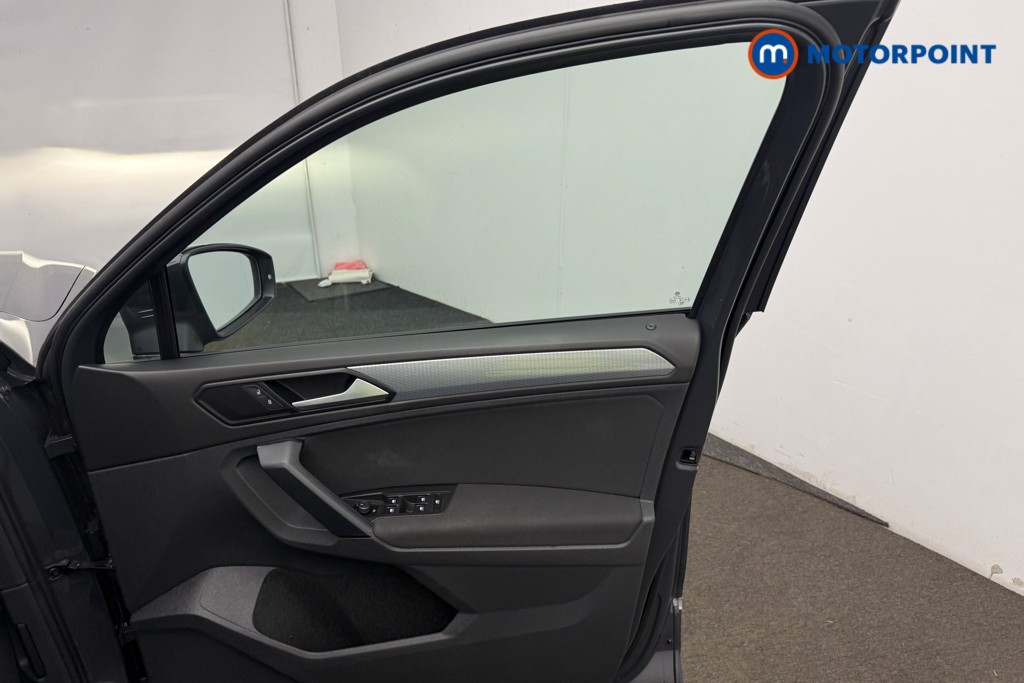 Volkswagen Tiguan Life Manual Petrol SUV - Stock Number (1627280) - 16th supplementary image